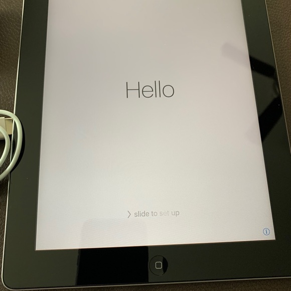 *SOLD*.   Apple iPad 16GB - Picture 3 of 5